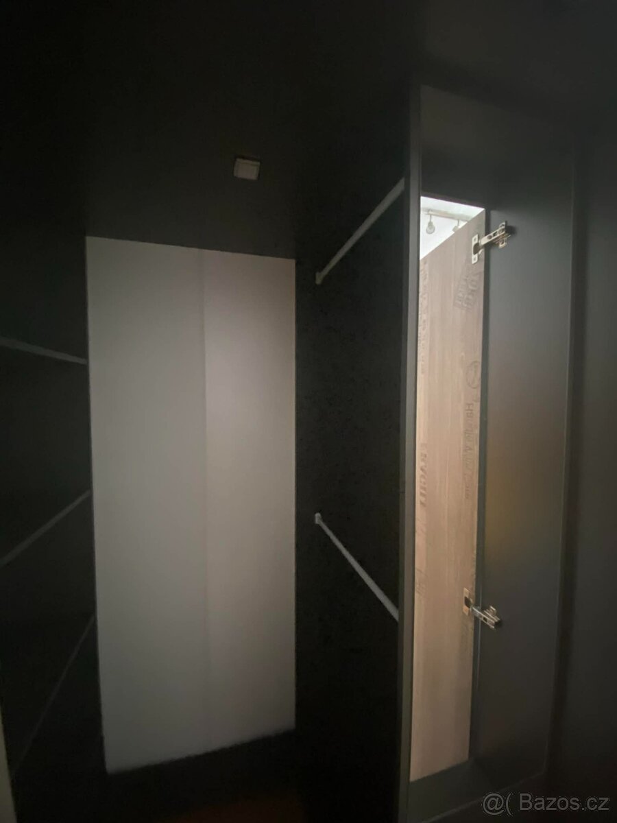 Skříň jako šatna - 2