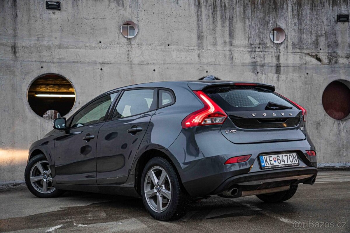 Volvo V40 T2 1.6L Momentum - 2