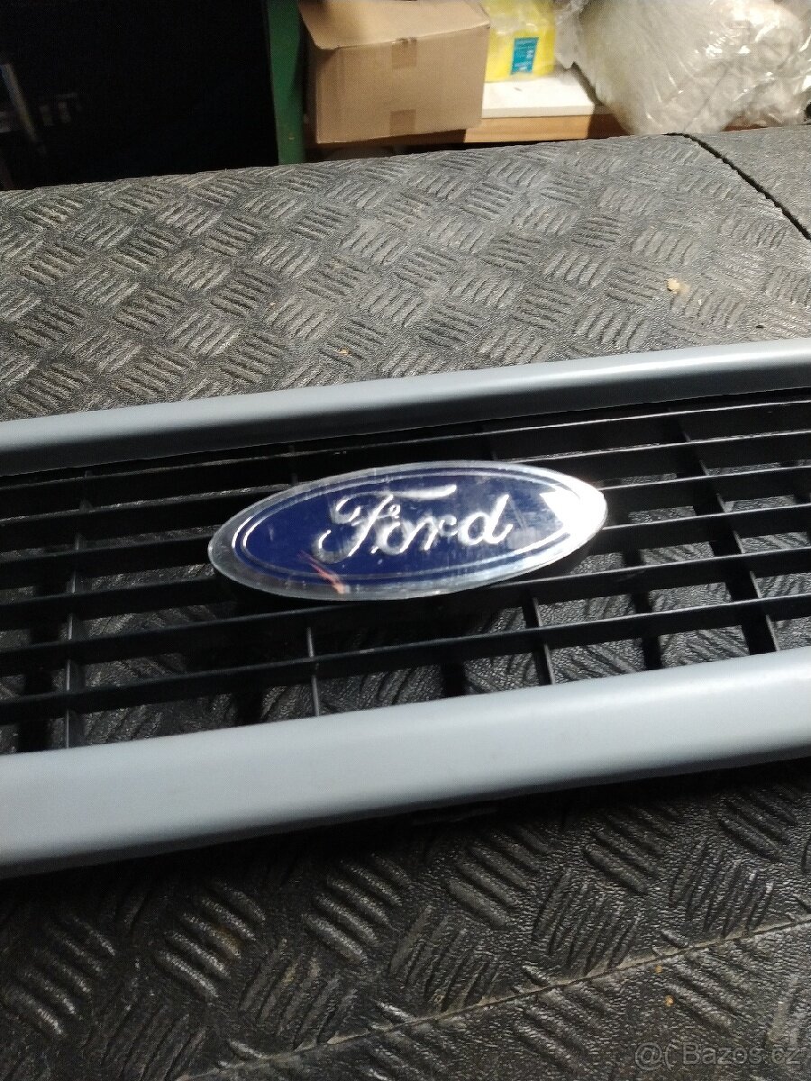 Prodám přední masku na Ford 100. - 2