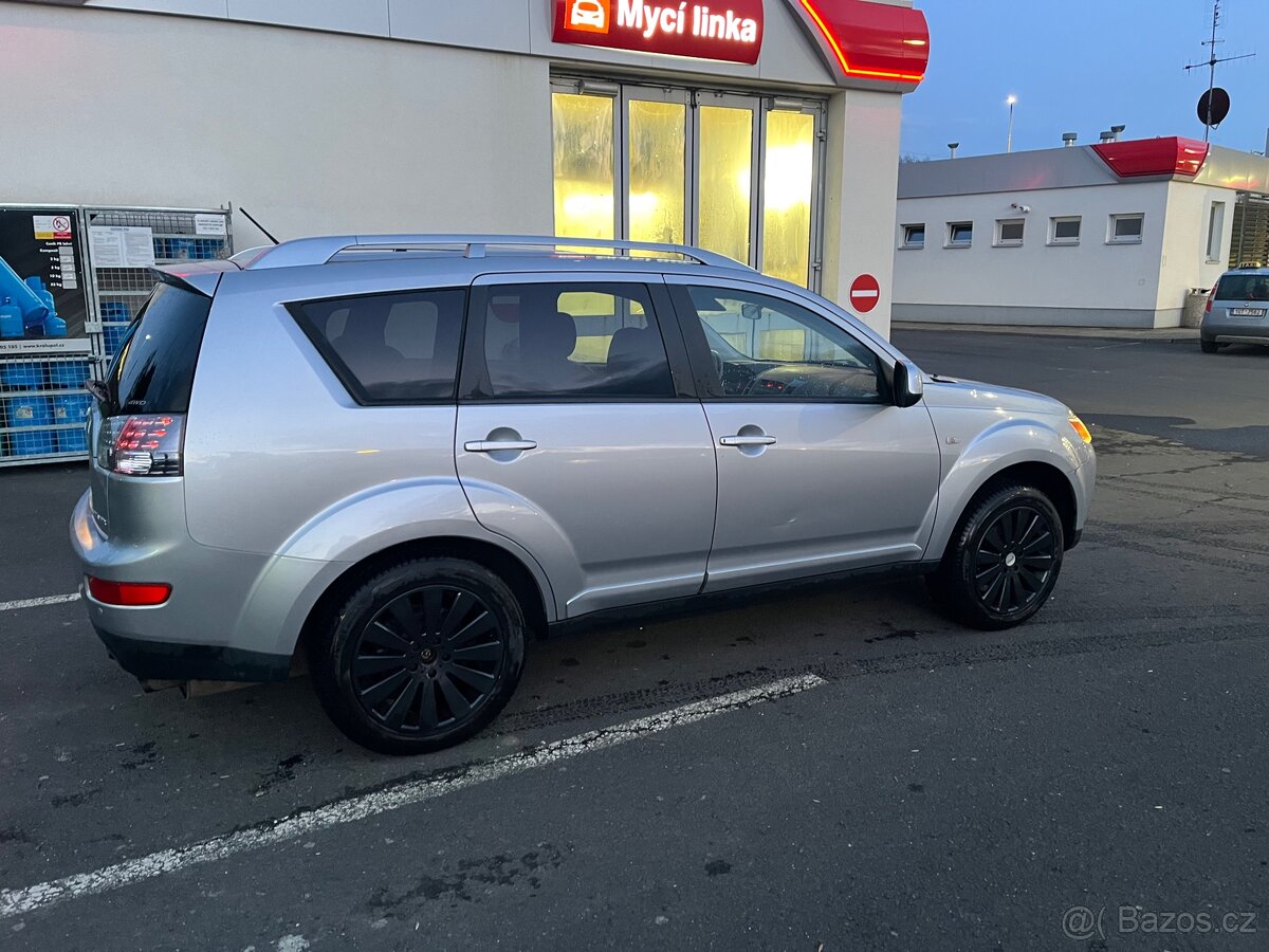 Mitsubishi Outlander - 2