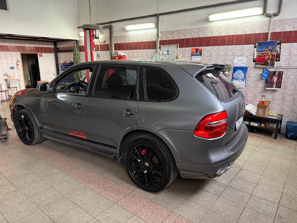 Porsche Cayenne Turbo - 2