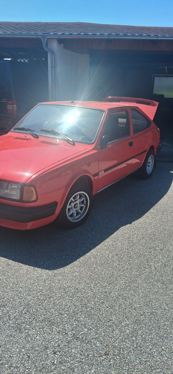 Auto škoda 136 rapid - 2