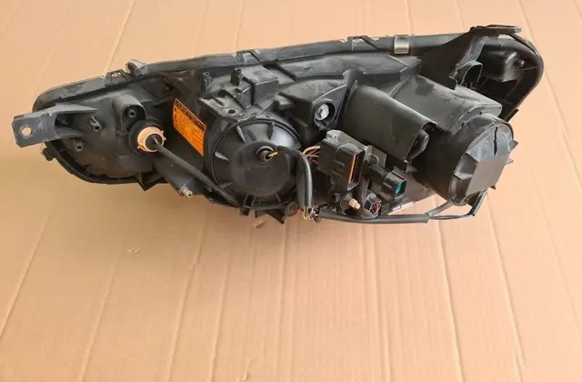 Pravé přední světlo xenon Mitsubishi Outlander - 2