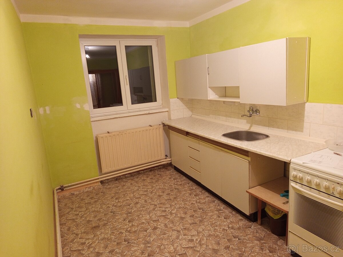 Prodej bytu 2+1 v ulici 1. Máje, Vejprnice (8 km od Plzně). - 2