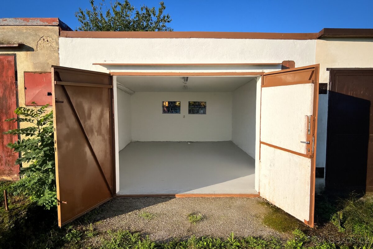 Zrekonstruovaná garáž 27 m² – Jaroměřice nad Rokytnou - 2