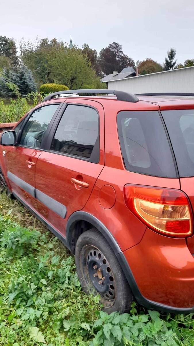SUZUKI SX4 2007 vcelku (možná i na díly) - 2