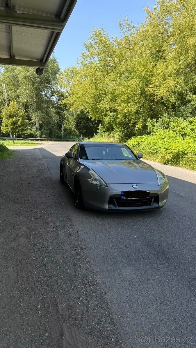 Nissan 370z - 2