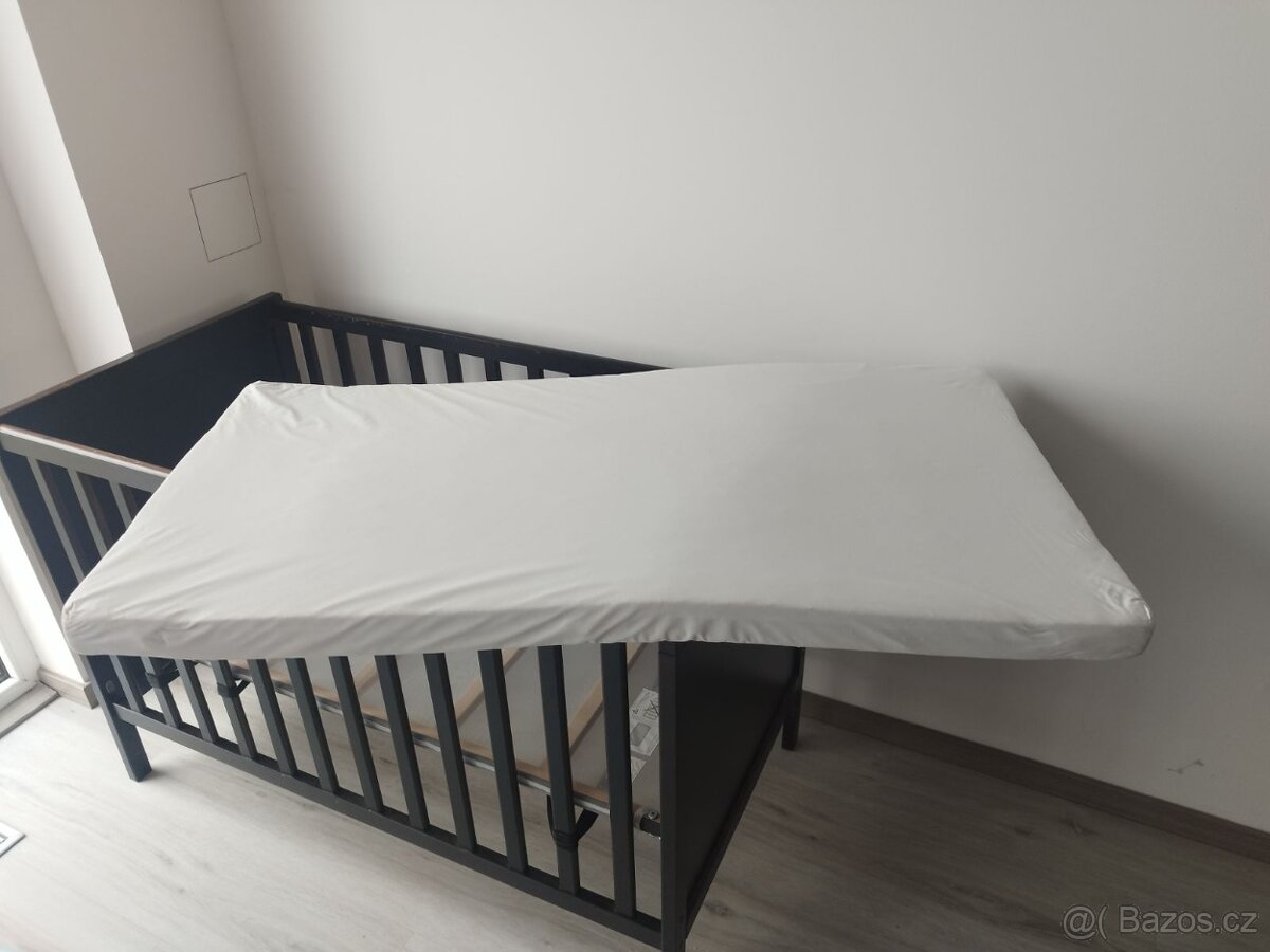 Moderní dětská postýlka s matrací - 2