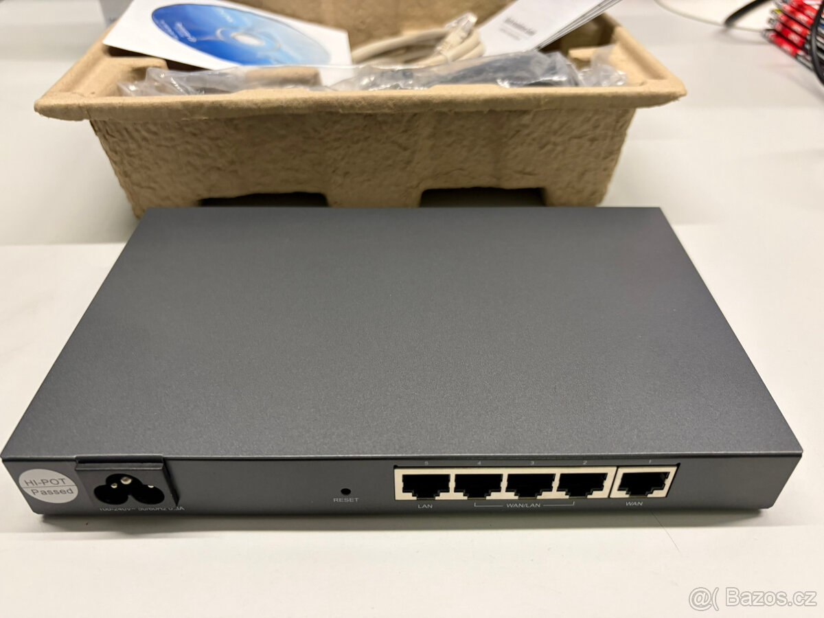 TP-Link TL-R470T+ - 2