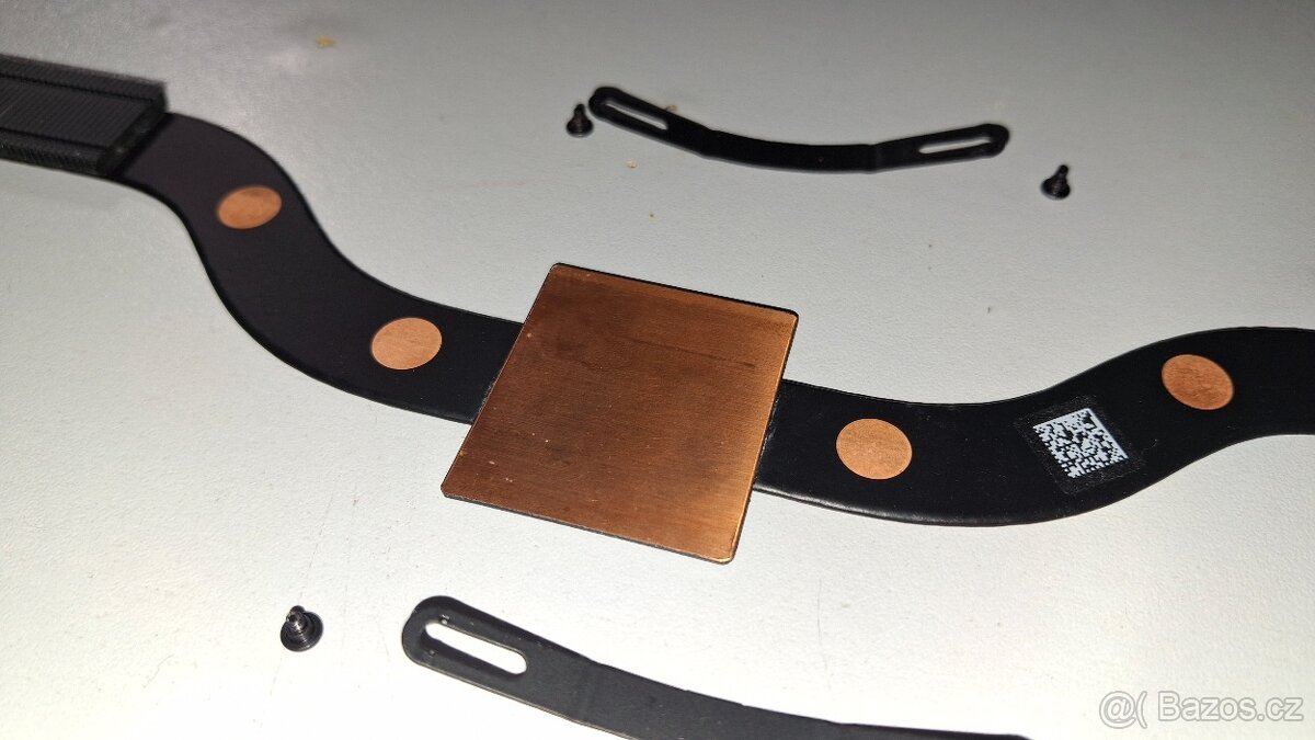 MacBook Pro 15" Rerina (Mid 2015), Integrated Graphics) Hea - 2