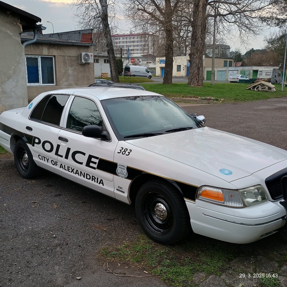 Ford Crown Victoria - 2