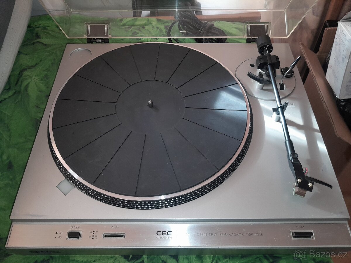 Gramofon C.E.C Chuo Denki ST-130 Directdrive semiautomat - 2