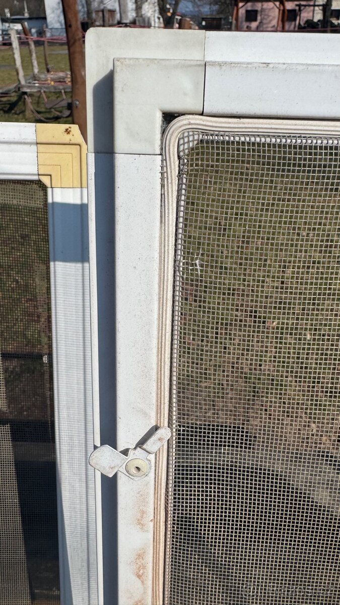 2x sítě proti hmyzu na plast okna - 2