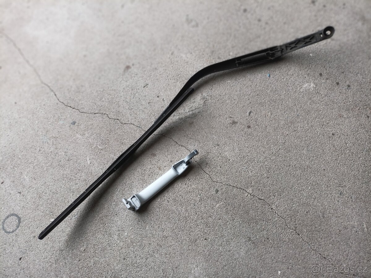 Outlander II - stěrač a klika dveří - 2