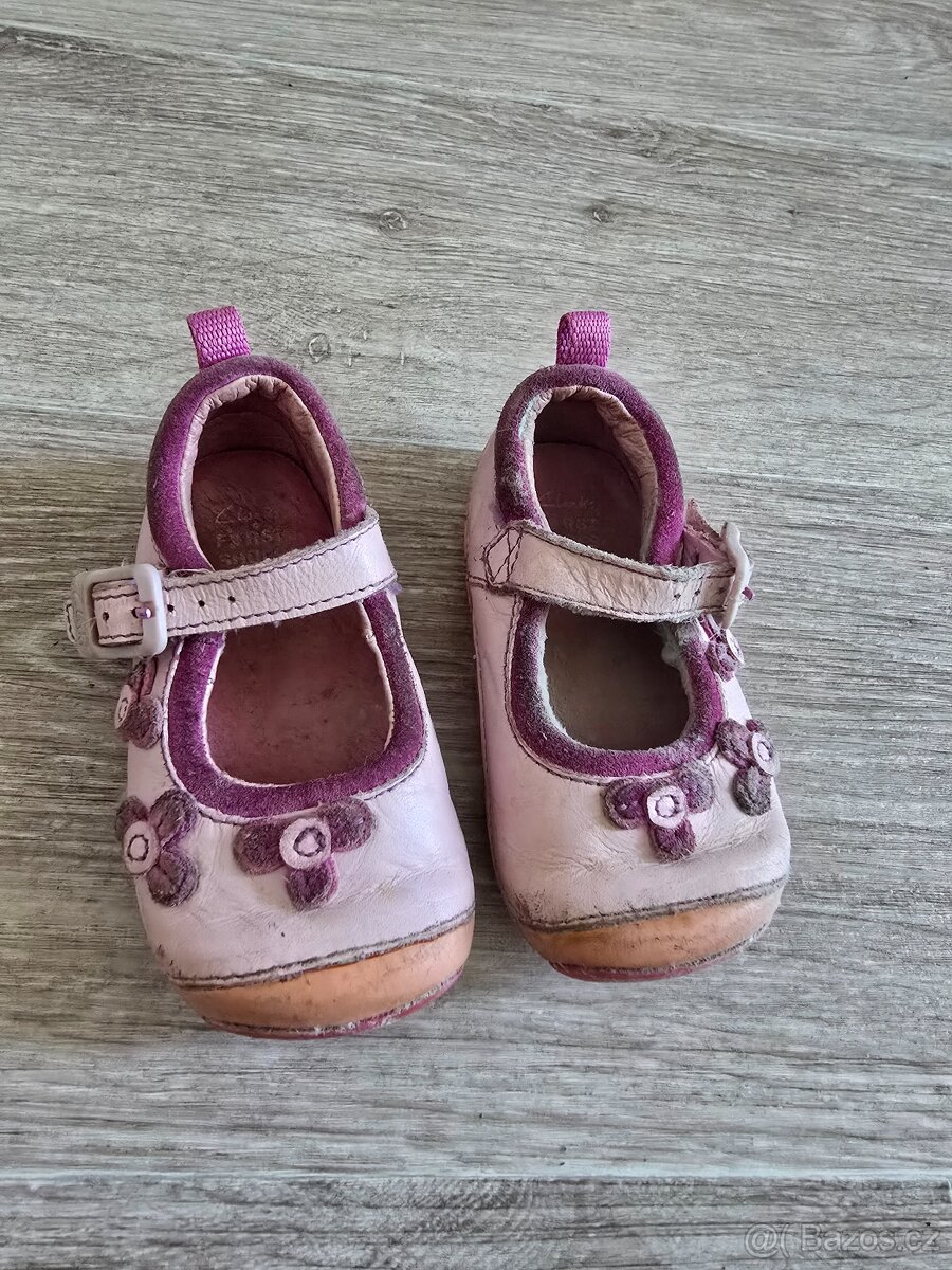 Pěkné kožené botičky Clarks kytičkové vel.19/20 - 2