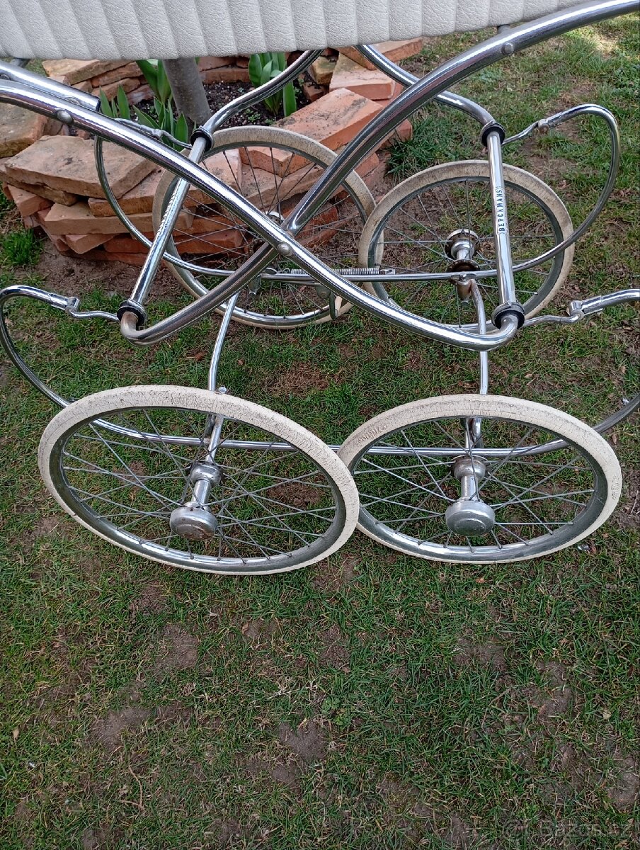 Retro kočárek na dítě - 2