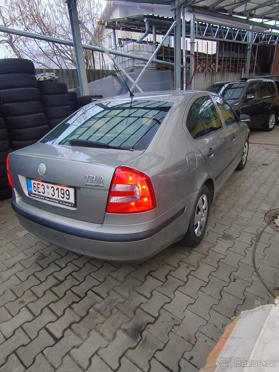 Škoda Octavia 2 1.6 MPI benzin - 2