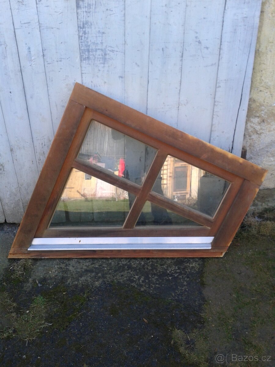 Asymetrické dřevěné okno kurník kachník - 2