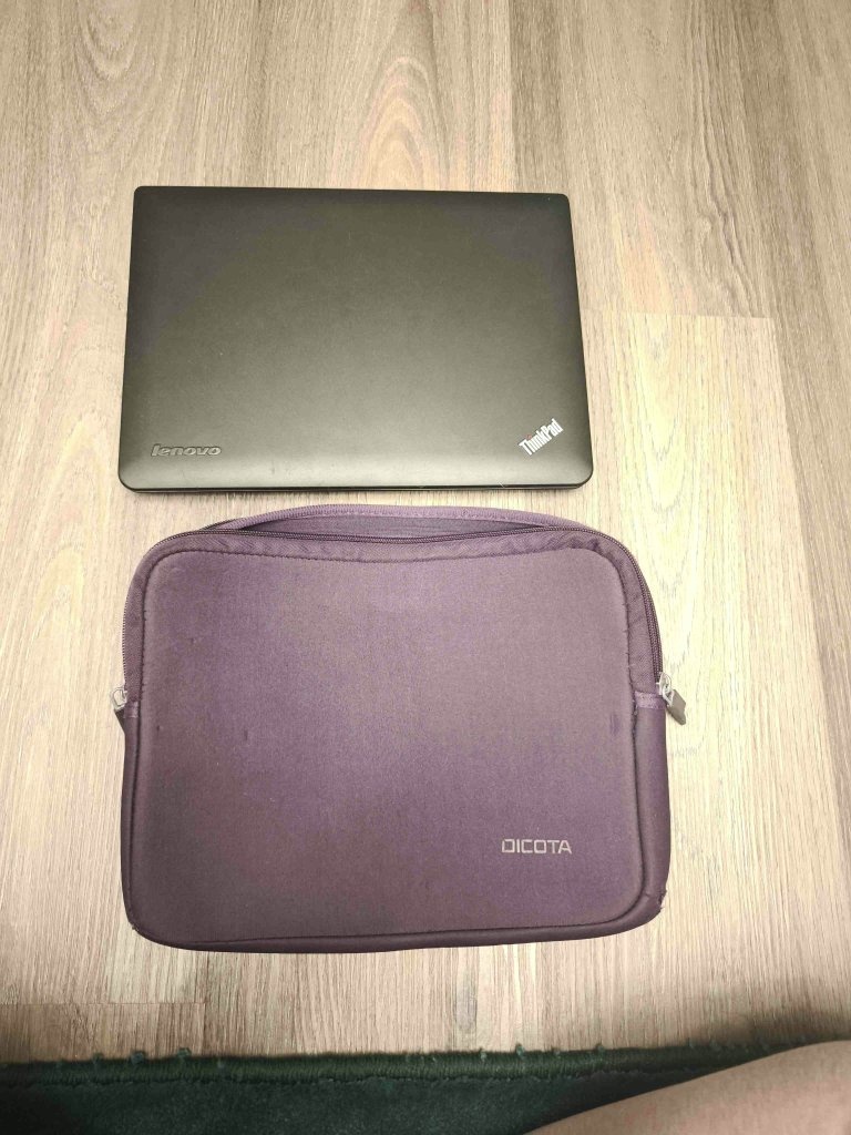 Lenovo ThinkPad (notebook) + pouzdro Dicota - 2