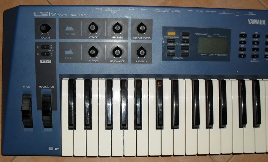 Syntezátor Yamaha CS1X - 2