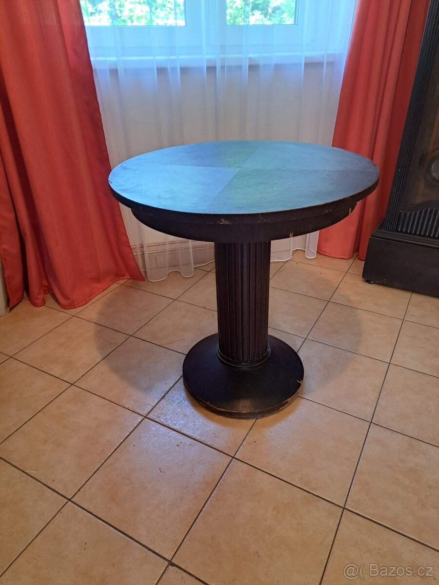 Starožitný nábytek - 2