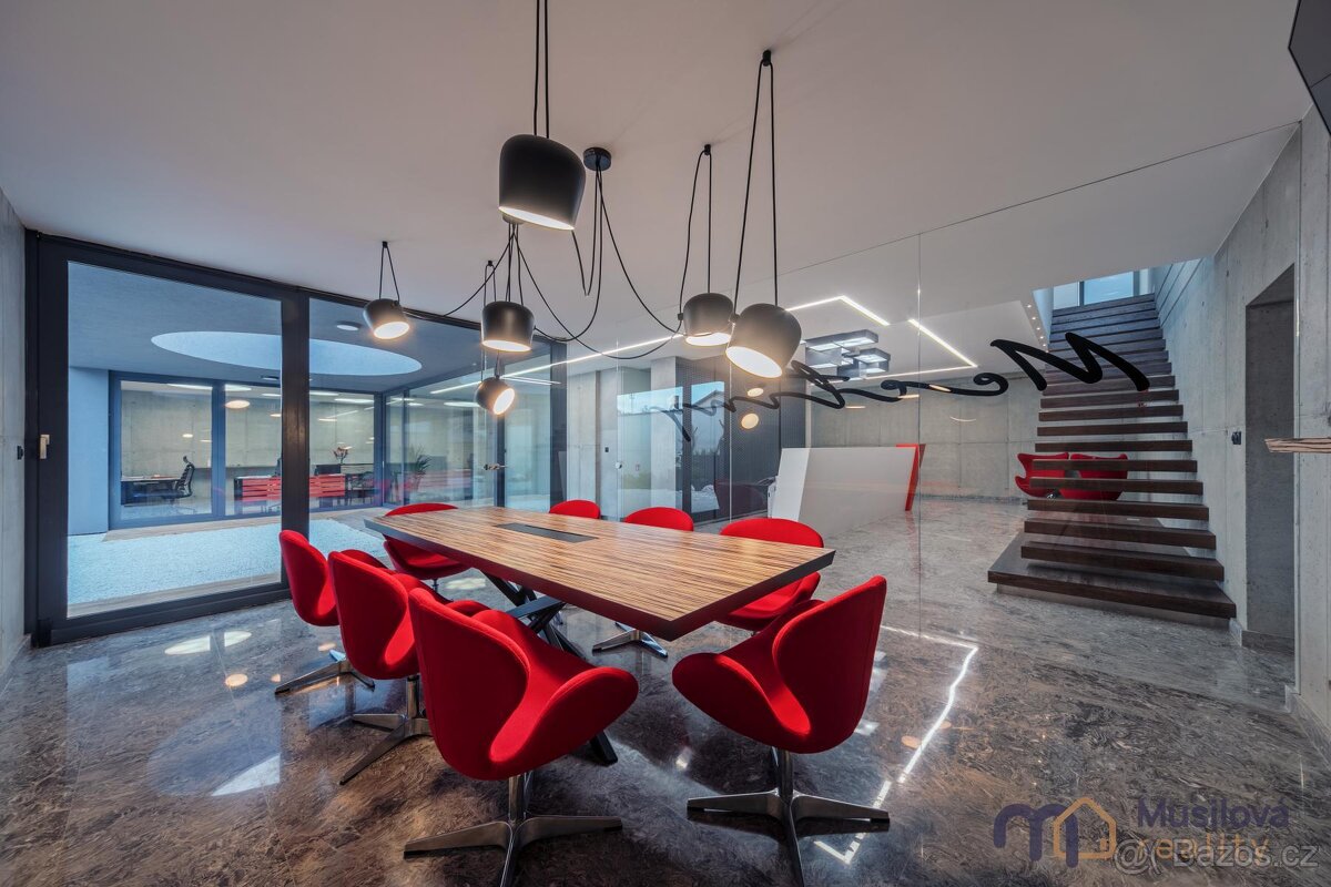 Prodej administrativní budovy 243 m2 pozemek 1.062 m2 - 2