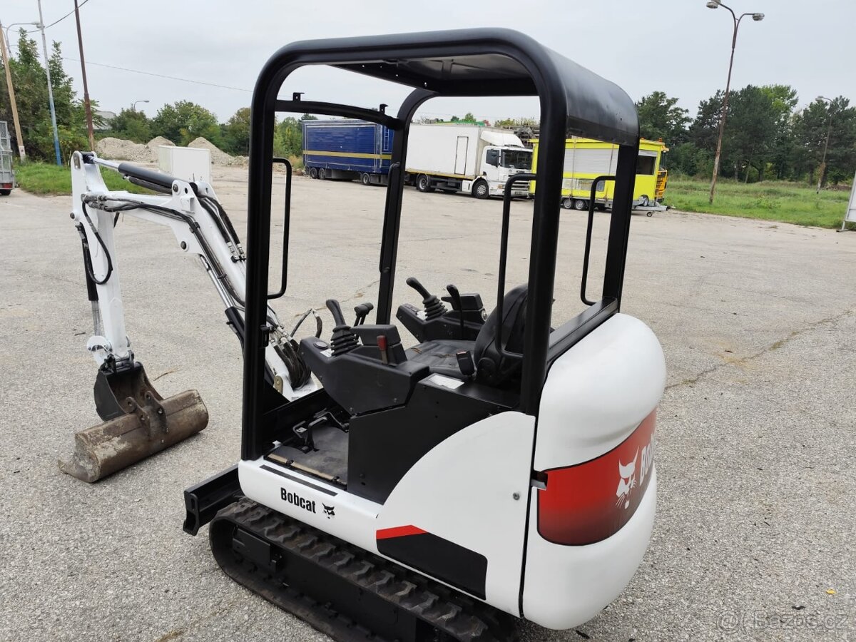 Bagr Bobcat 320. 2x lyžica. - 2