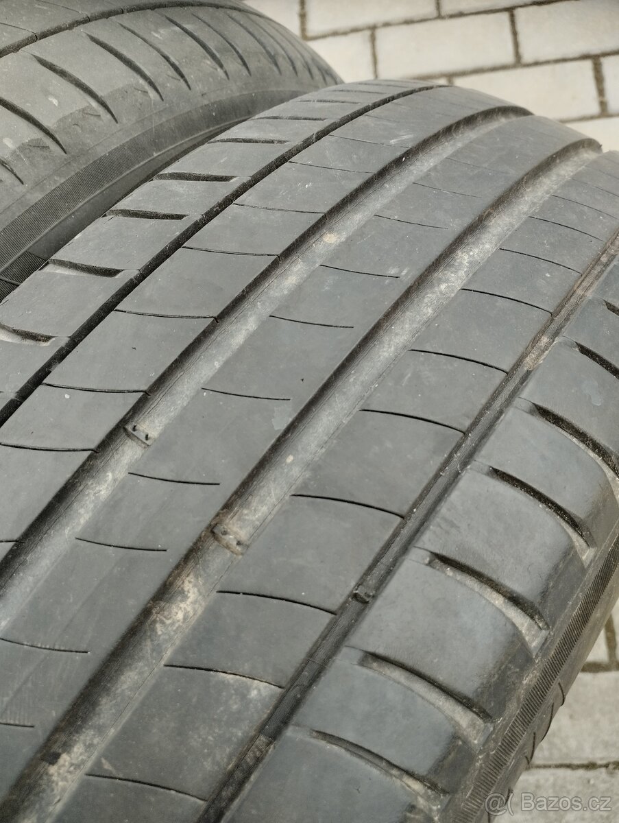 Michelin 215/65 R17 DOT1519 - 2