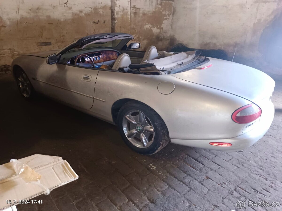 Jaguar XK8,dovoz US,procleno, rok 2000 - 2