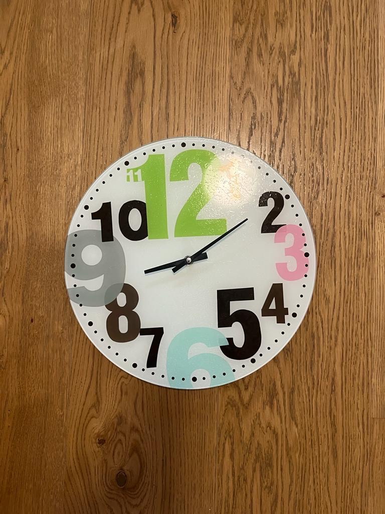 Nástěnné hodiny - dětské motivy. - 2