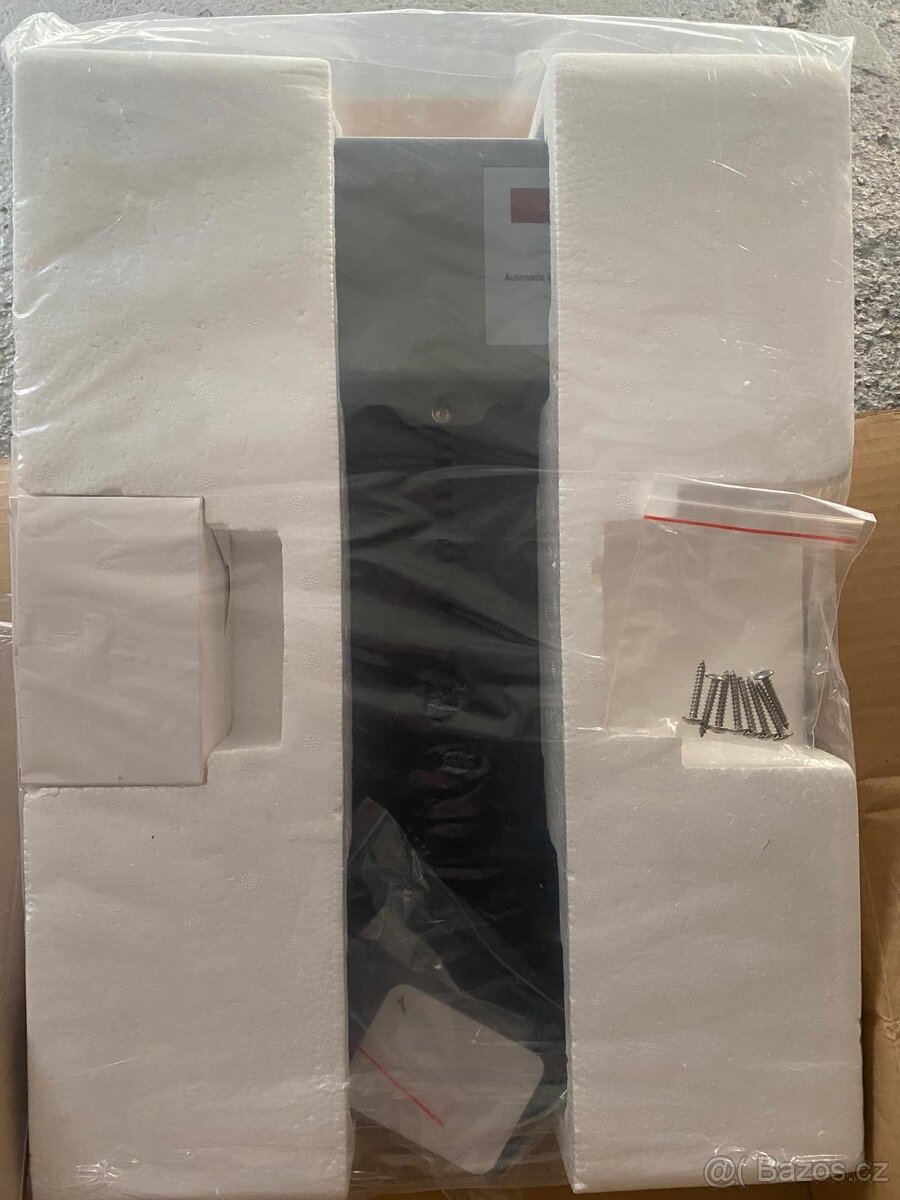 Nová Bezpečnostní dvířka ke kurníku. - 2