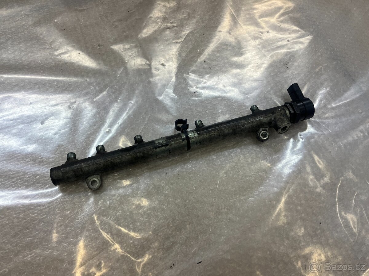 KOMPLETNÍ VSTŘIKOVACÍ LIŠTA 2.2 CDI 100KW 0445214038 - 2