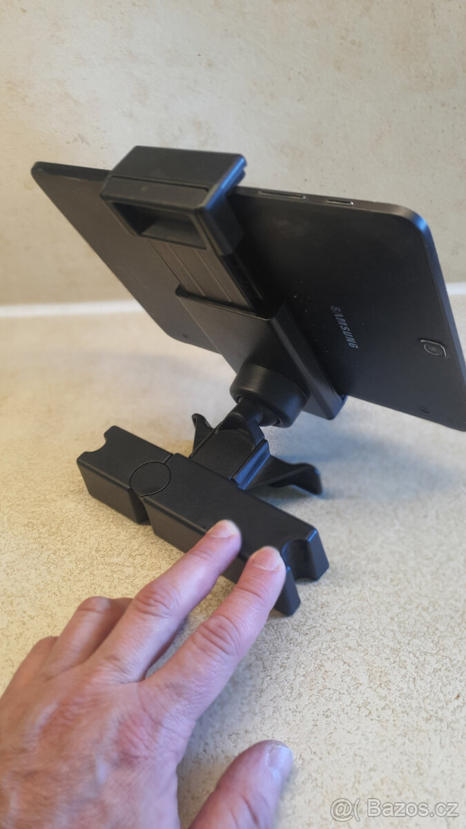 Držák na tablet do auta na opěrku. - 2