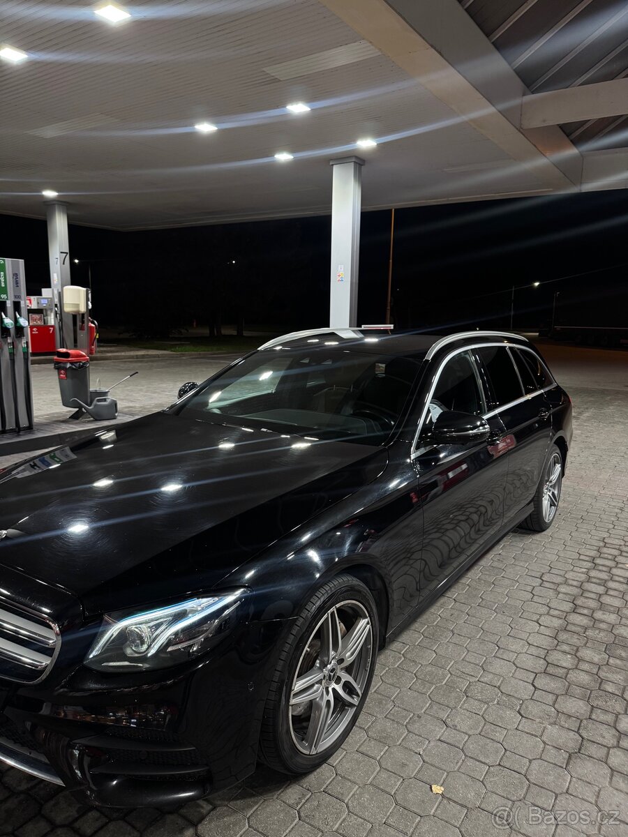 Mercedes-Benz e220d w213 143kW AMG paket - 2