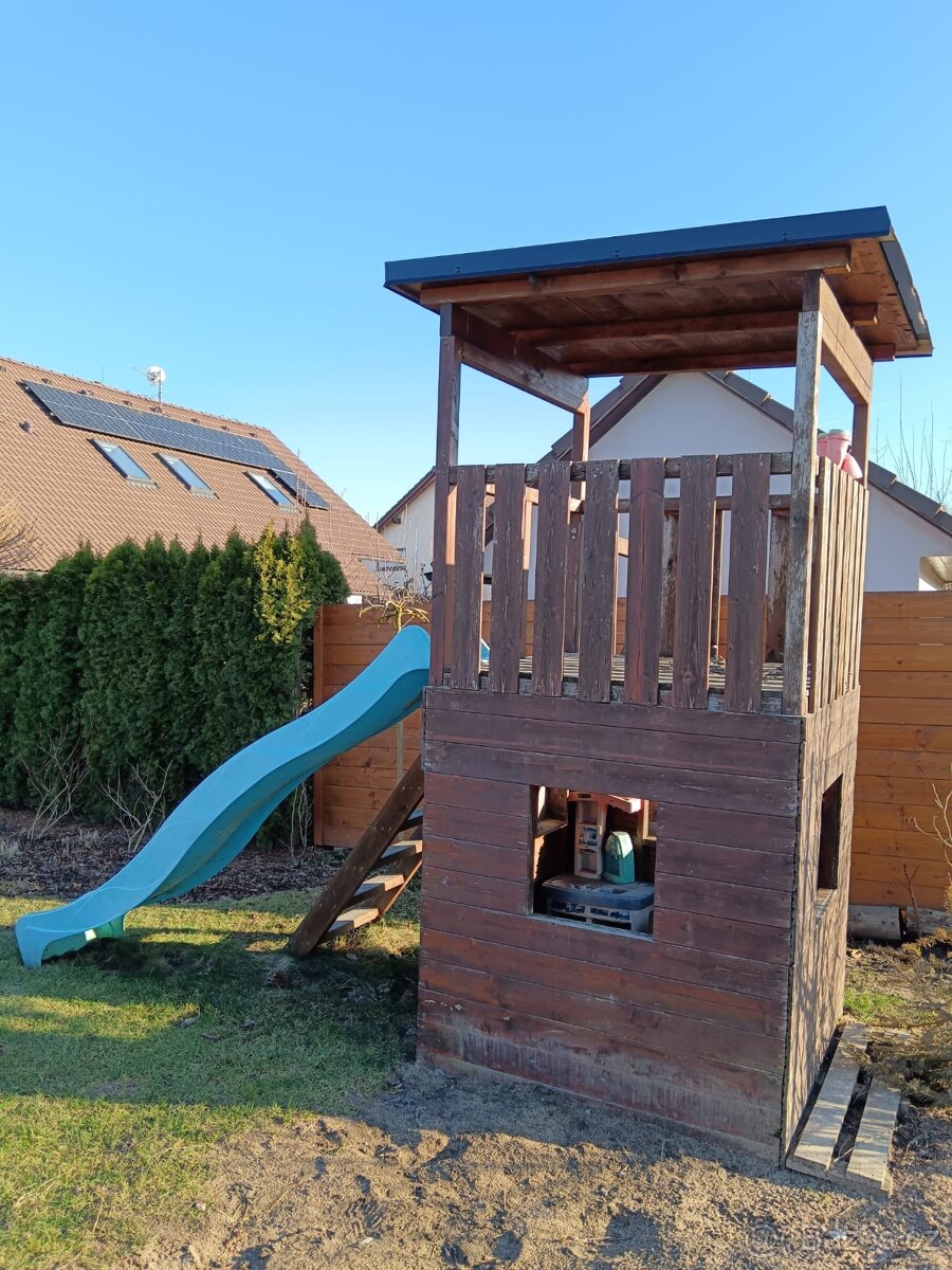 Dětské hřiště se skluzavkou - houpačka - domeček - 2
