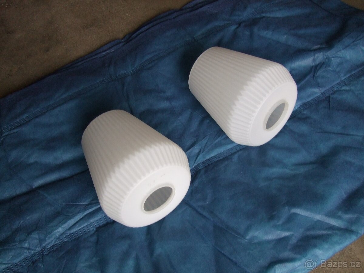 SKLENĚNÁ STÍNIDLA - 2