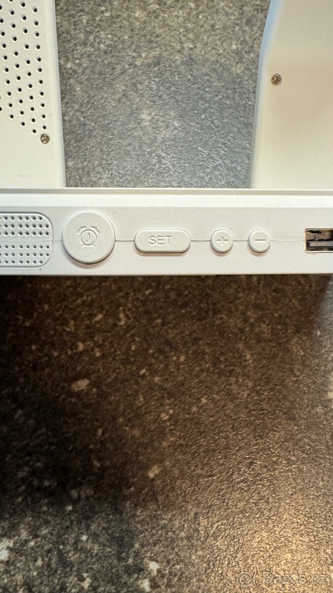 Multifunkční budík s bezdrátovou nabíječkou:iPhone - 2