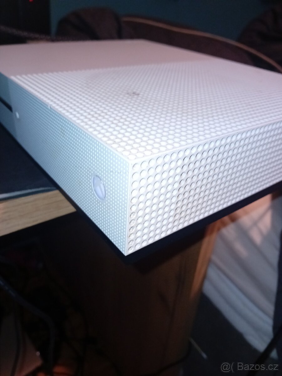 Xbox One S 1TB + 16 Her - 2