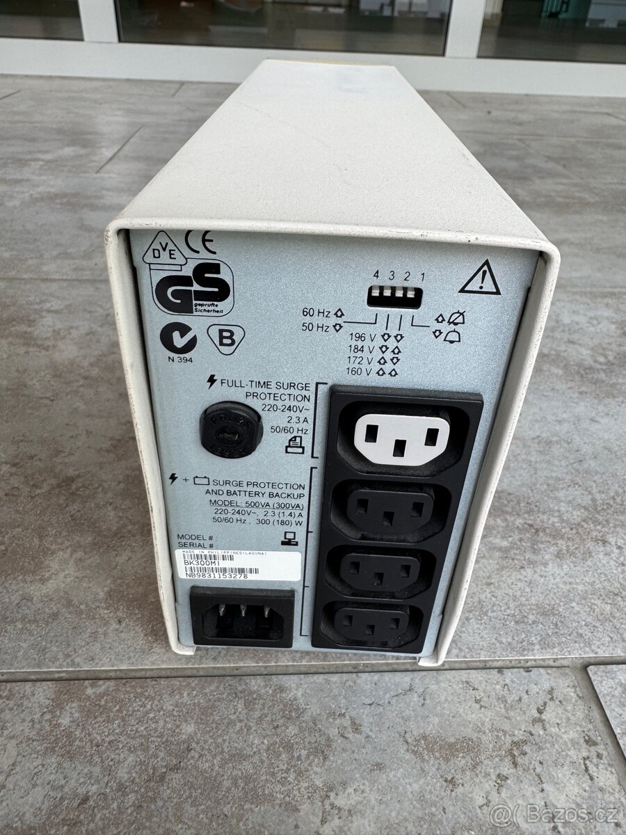 Záložní zdroj UPS APC - 2