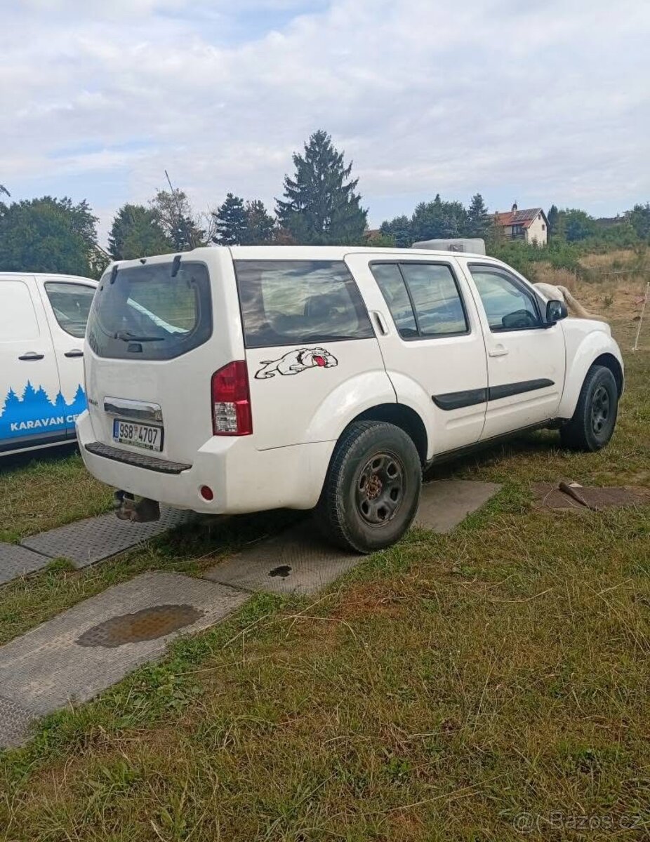 Nissan pathfinder - 2