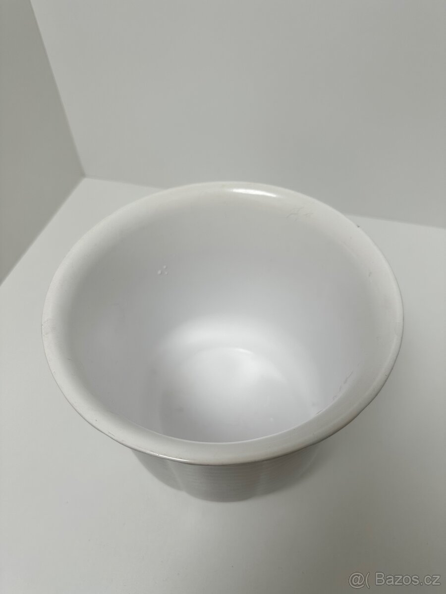 Bílý keramický květináč - 2