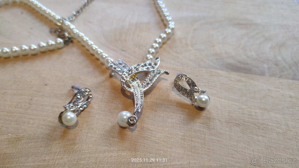 Perlový náhrdelník s náušnicemi. - 2