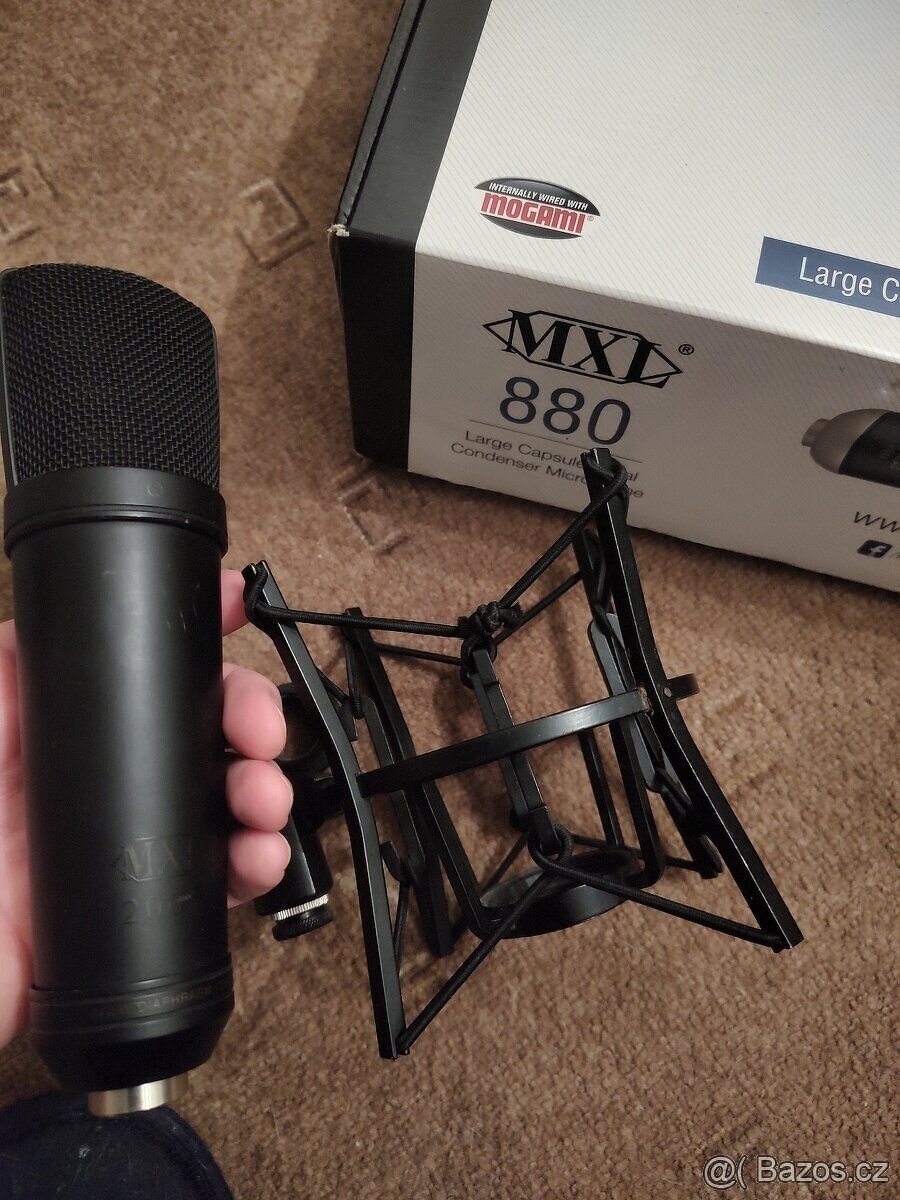 MXl Studiové mikrofony, 880 a 2001 -vada - 2
