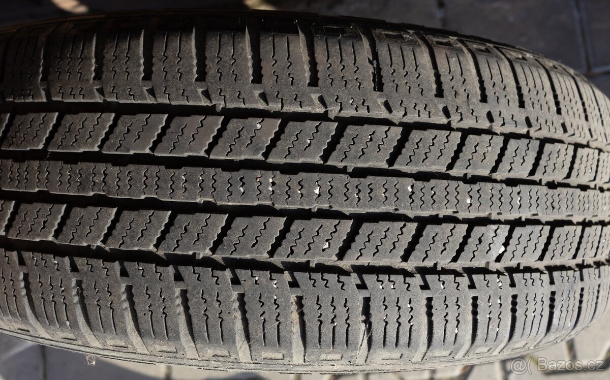 Pneu 185/65 R15 - 2