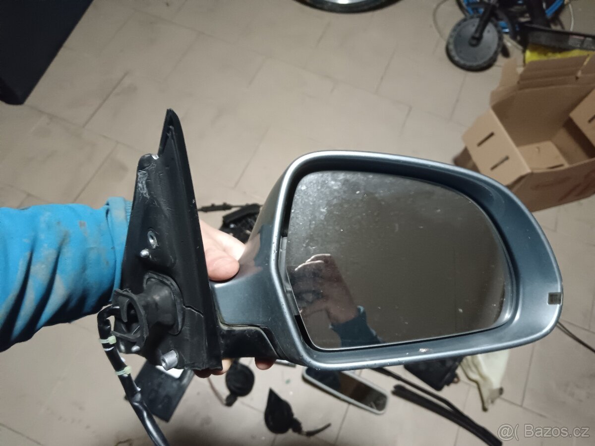 Pravé Zrcáko LY7G z Audi A4 b8 - 2