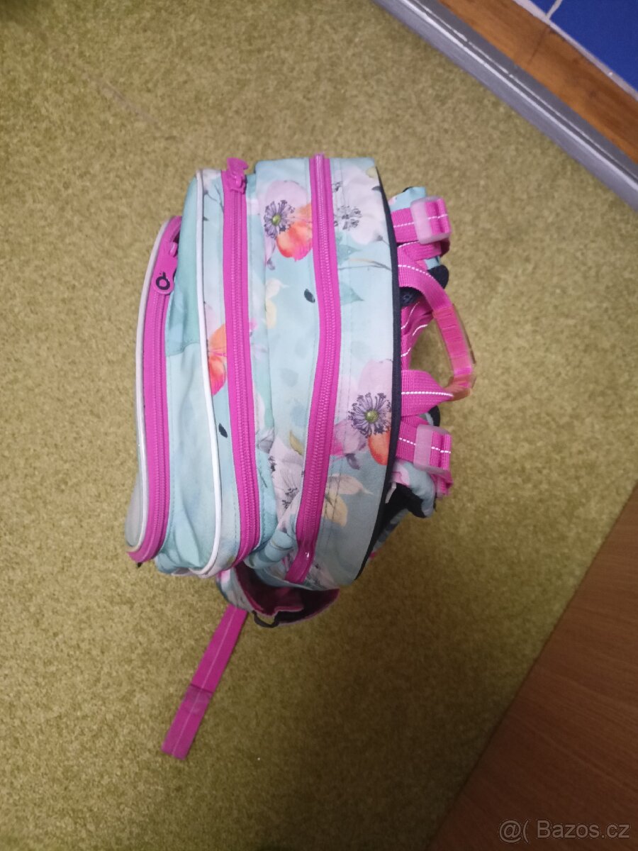 Školní aktovka odlehčená 900 g - 2