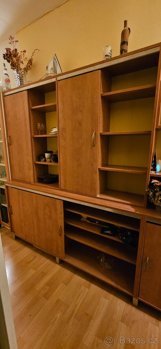 Botník se skříňkami - SPĚCHÁ - 2