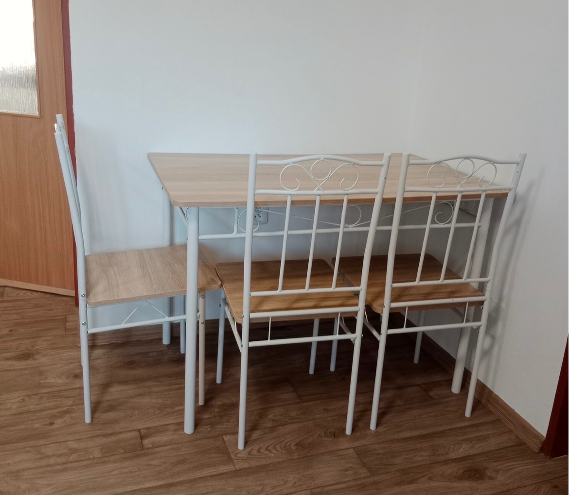 Jídelní stůl + 4 židle - 2