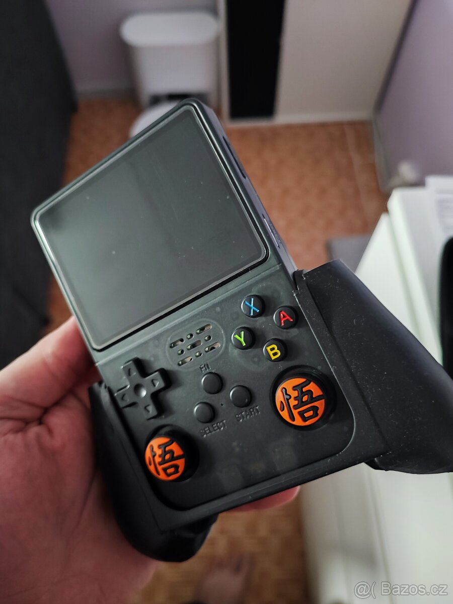 Retro konzole r36s - 2