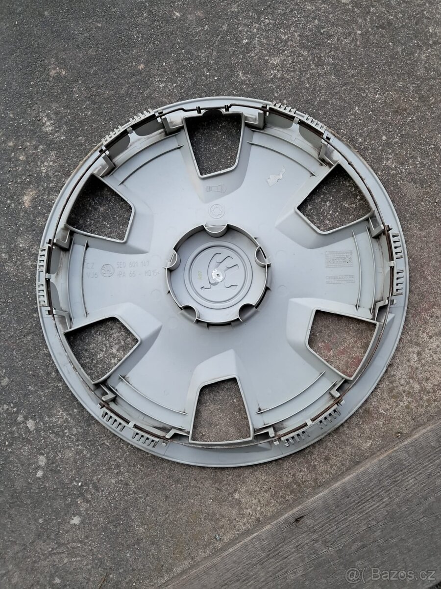 1 kus poklice Škoda 15" - 2